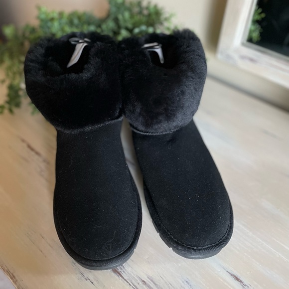 Black suede and lambs wool lined booties Sz 8 - Picture 4 of 6